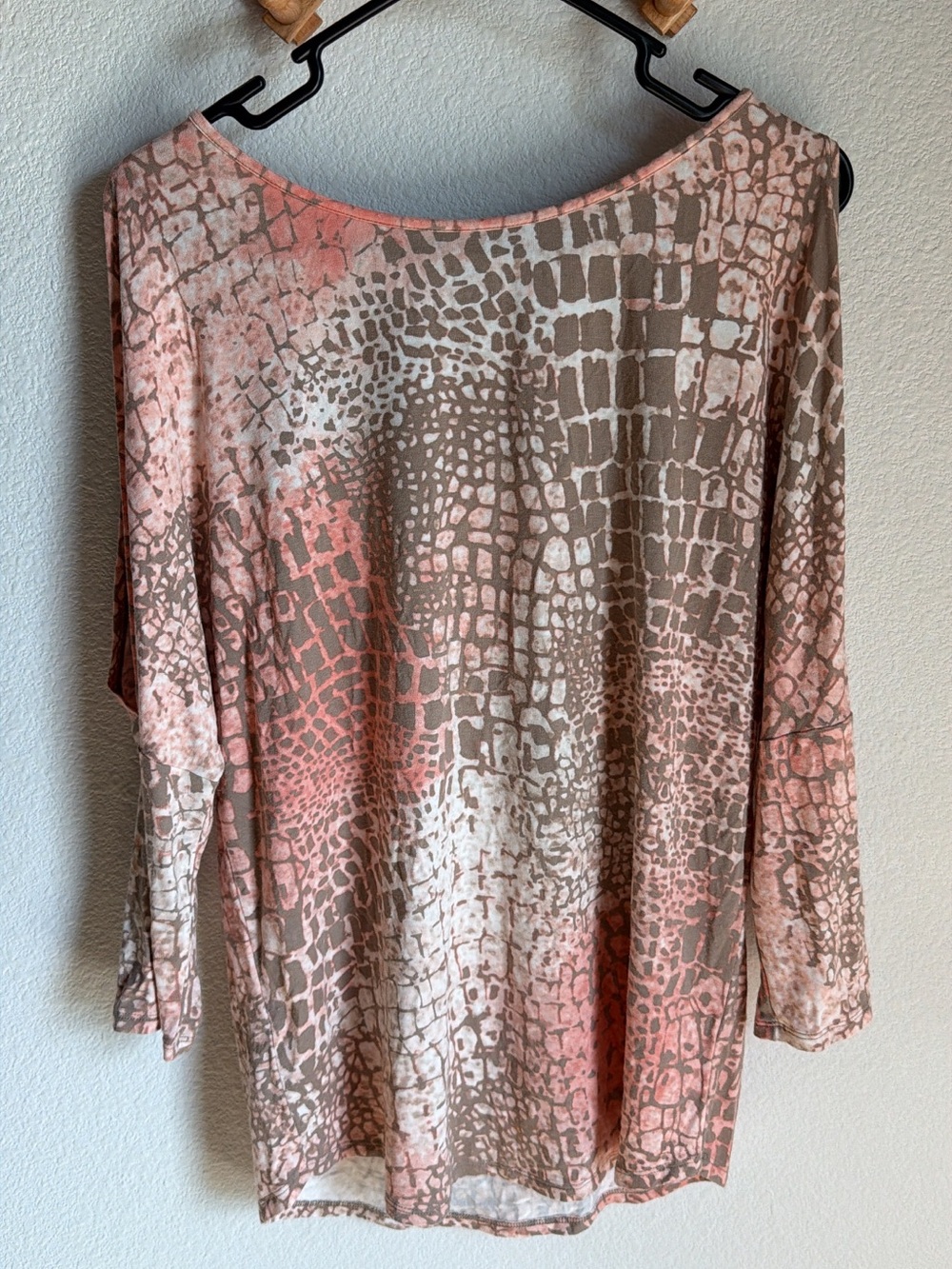 Tommy Bahama Coral & Brown Reptile Print Split Sleeve Blouse - Size Small